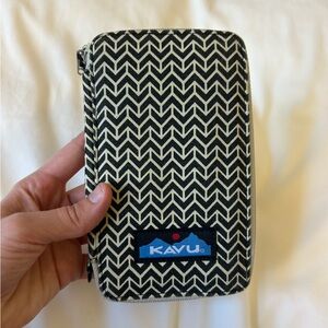 Kavu Black & Cream Zigzag Wallet